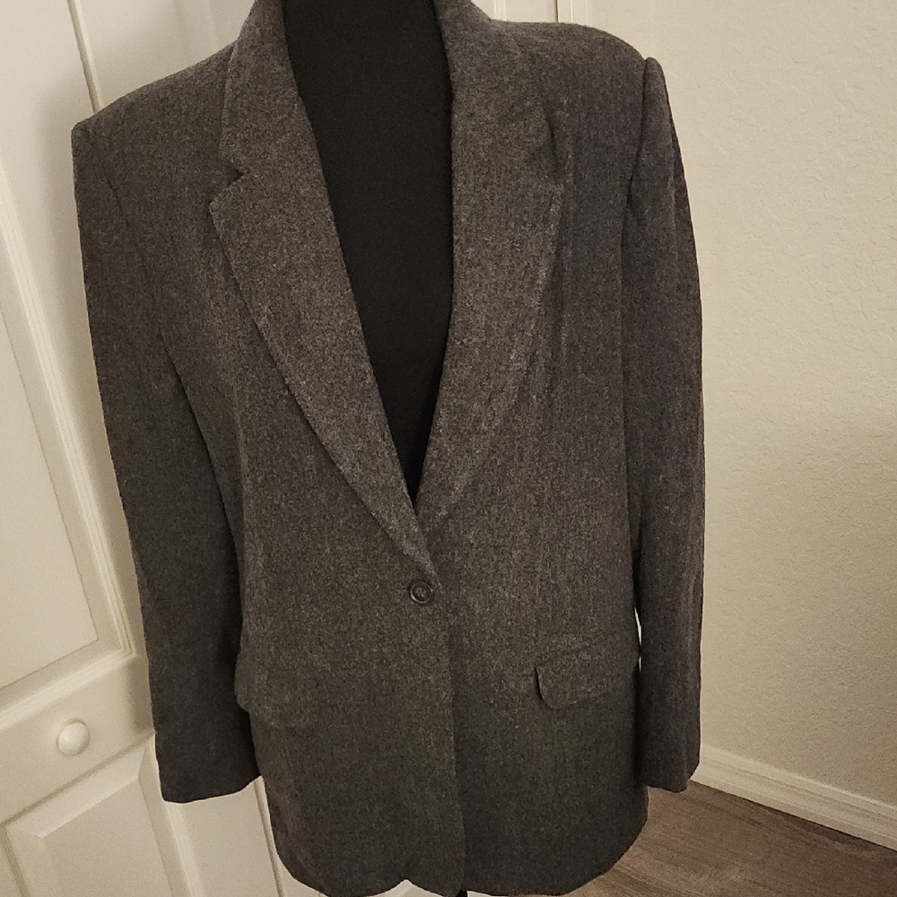 White Stag Gray Blazer with Notched Lapel